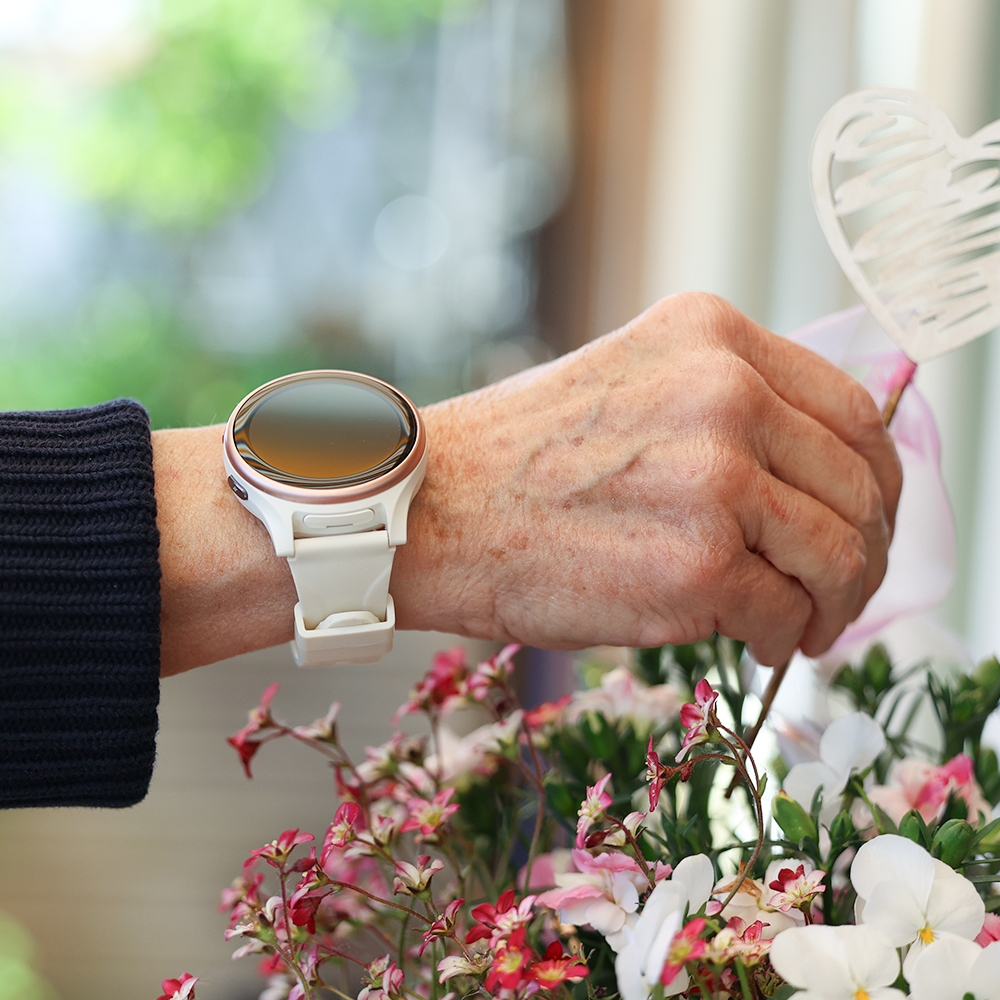 Ora Smartwatch beige / rosé