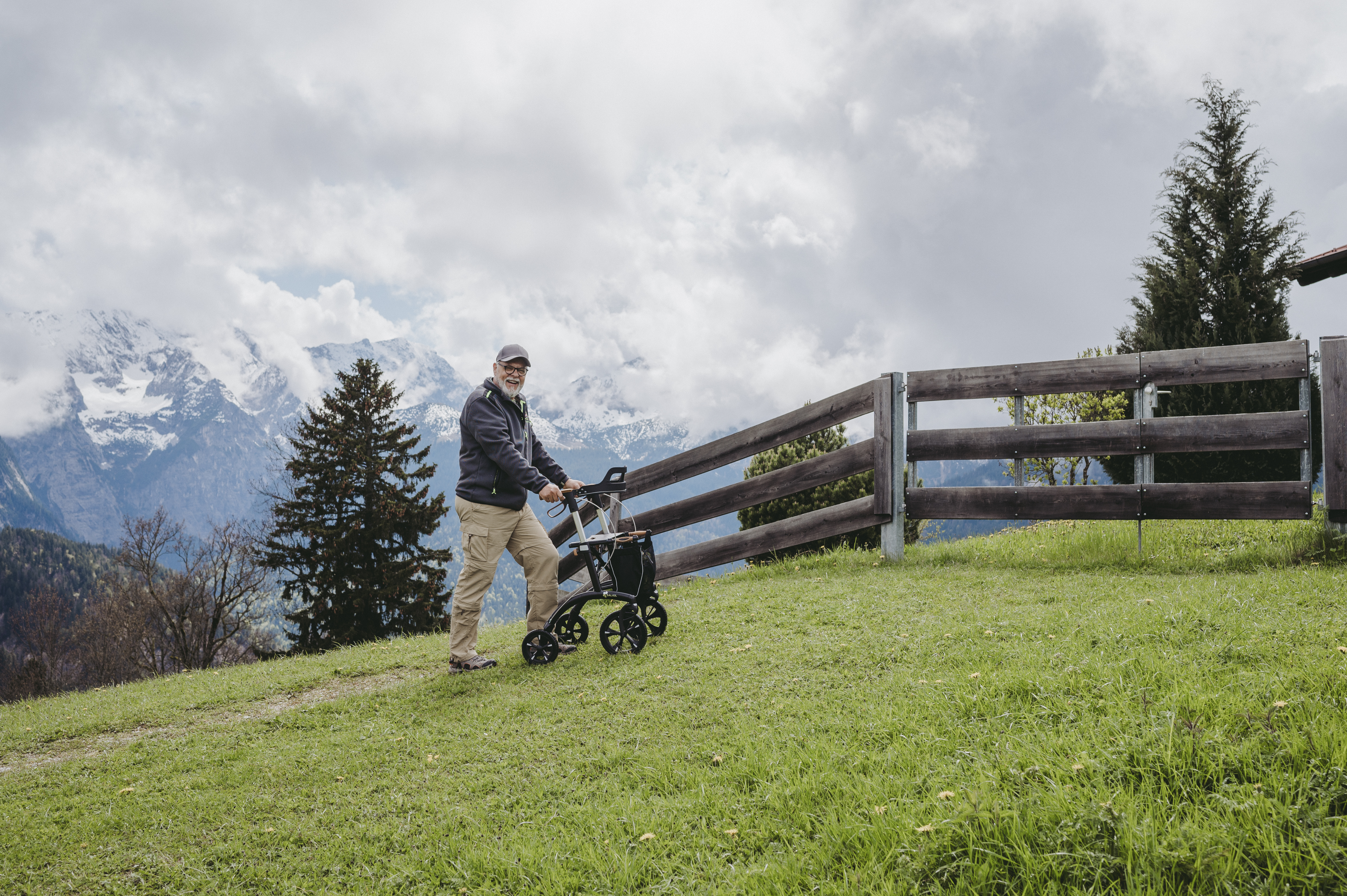 Saljol Aluminiumrollator AR62 rot Vollausstattung