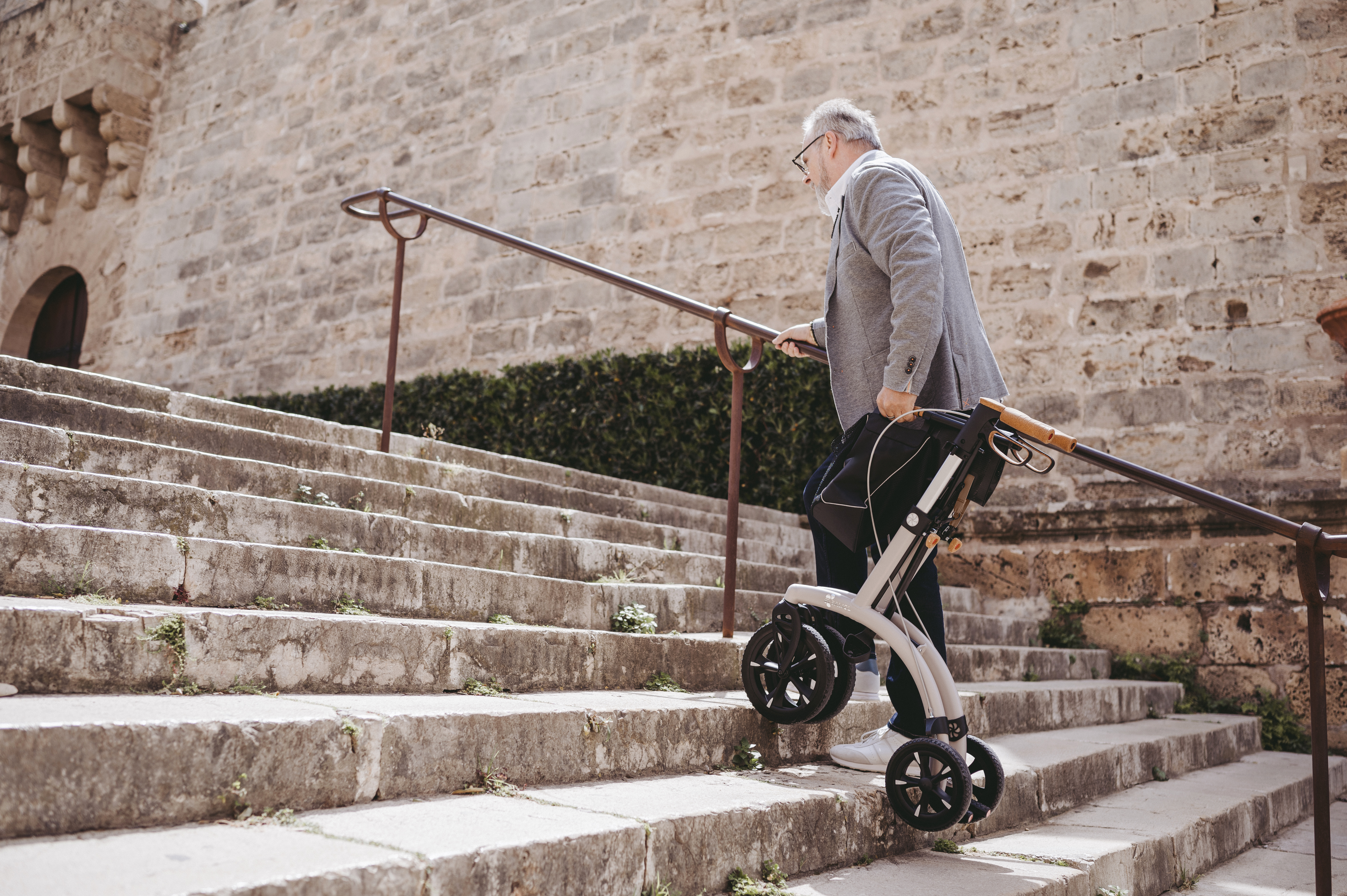 Saljol Aluminiumrollator AR62 rot Vollausstattung
