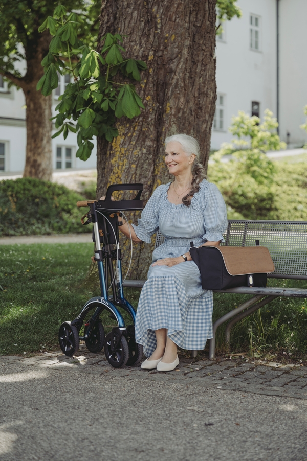 Saljol Carbonrollator CR62 midnight blue